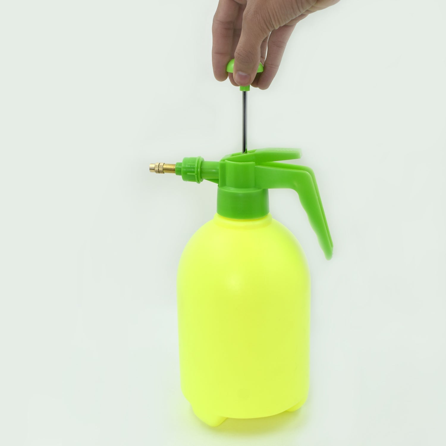 9024 2 L FF Garden Sprayer used in all kinds of garden and park for sprinkling and showering purposes. DeoDap