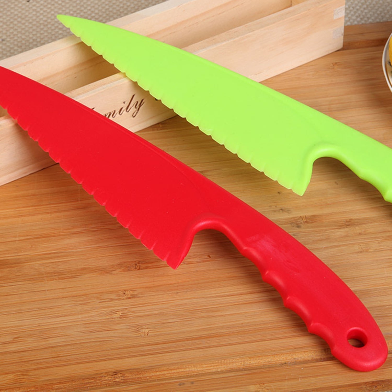 2097 Plastic Kitchen Knife for Cutting Fruit Vegetable Lettuce Salads or Bread DeoDap